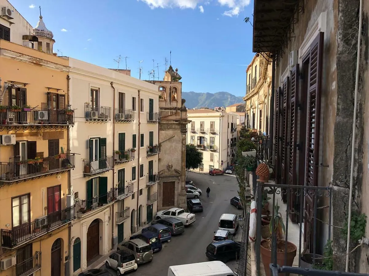 Le Case Dell'Armatore Palermo Feriehus